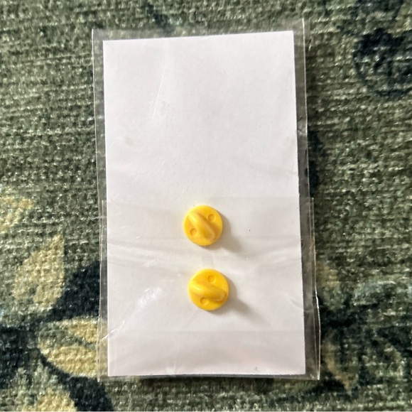 NEW Asian food inspired - YumYum enamel pin - Picture 3 of 3